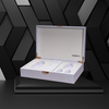 Luxuriöse Parfüm-Verpackungsbox aus weißem, besticktem Leder als Geschenk